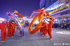 吉祥中国年 | 夜晚的济南，舞龙舞狮嗨起来图片
