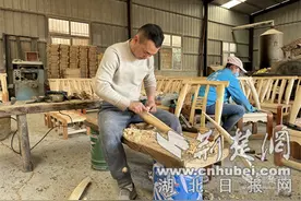 湖北竹山官渡木椅：百年匠心传承 非遗魅力绽放图片
