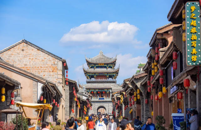 【跟着赛事游凉山】“川超”开zuá！赴一场凉山之约，足球与山水都是最美风景线
