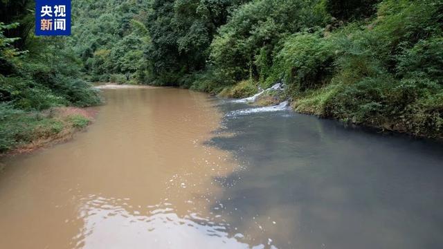 重庆南川通报“一河段水体颜色异常”：溶洞涌水造成水质异常，已组织施工进场进行处理