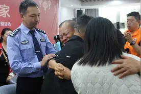 “倒车，请注意”，31年后，儿时记忆里的提示音“回到”现实，他终与亲生父母重逢图片