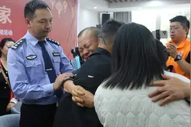 “倒车，请注意”，31年后，儿时记忆里的提示音“回到”现实，他终与亲生父母重逢图片
