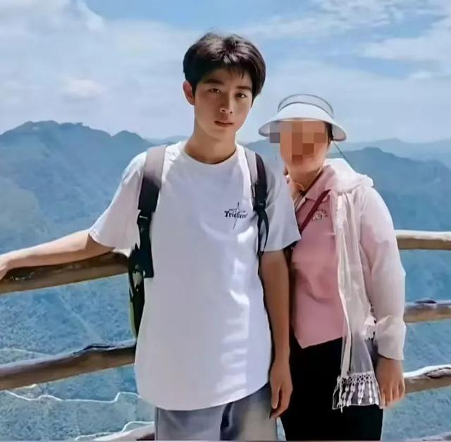 被骗至缅甸失联近半月的19岁高考生已找到，正协商回国事宜！他称因年龄小被园区老板放了，后被当地好心大哥救助