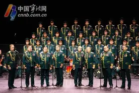 “该出手时就出手！”俄罗斯乐团“硬核”翻唱《好汉歌》图片