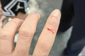 惊险！危急时刻，这位民警徒手夺刀……图片