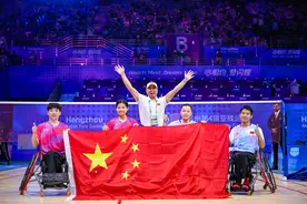 （杭州亚残运会）羽毛球——混双WH1-WH2级：刘禹彤/屈子墨夺冠图片
