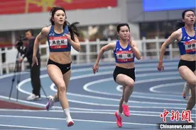 7秒64！吴艳妮刷新自己室内60米最佳成绩图片
