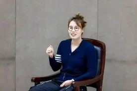 “洪荒少女”傅园慧正式入职浙大，第一节课教蛙泳！图片