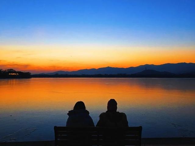 北京号最精彩 | “停车+充电”一站式服务！解锁望京南立体超充站