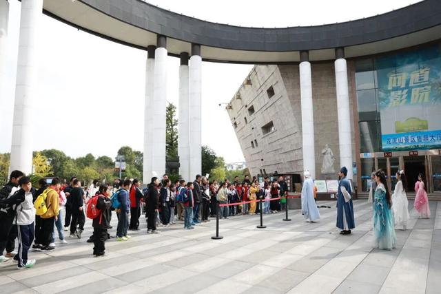 双十一狂欢！龙虎山开启秋日人从众火热模式！