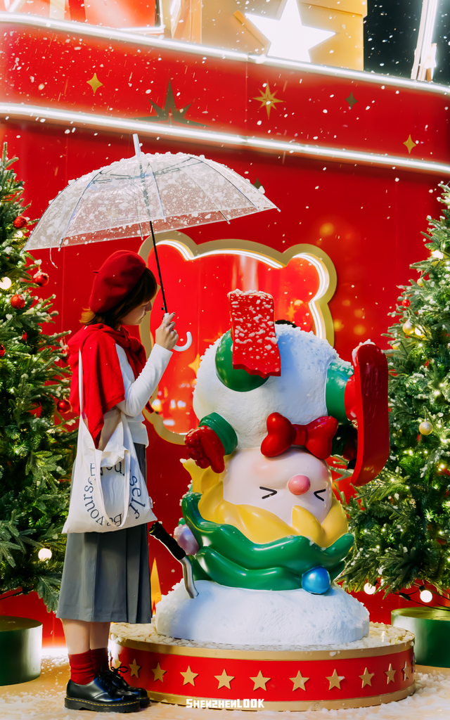 下暴雪的「圣诞小镇」开了！12米泡泡玛特圣诞树亮灯