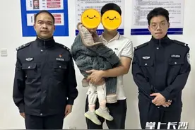 凌晨3点，警察叔叔变身“超级奶爸”图片
