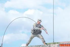 历练多岗位铸就“导弹兵王” 搞创新提升战力做“刀尖子”图片