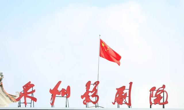氛围拉满！古城刷屏了，最美中国红！