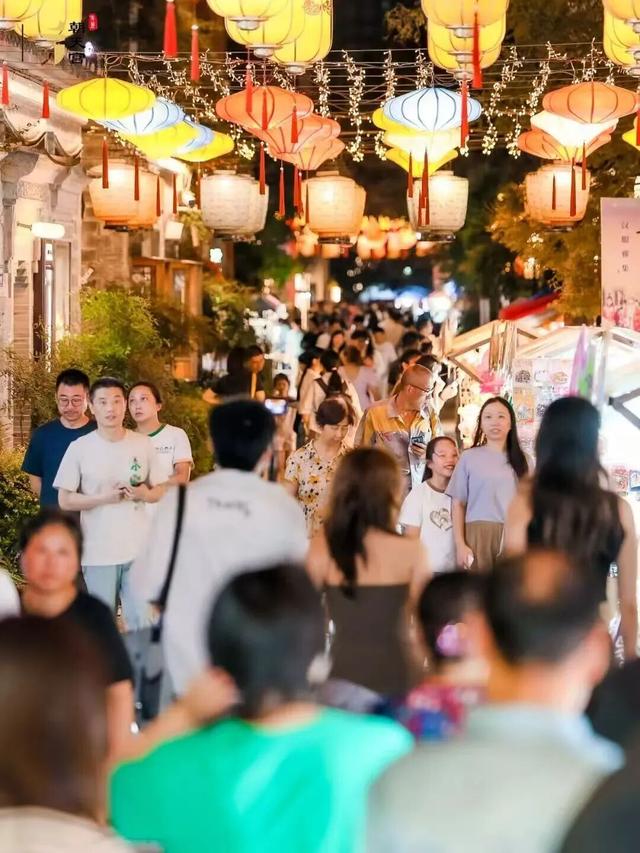双节同庆，一见倾“秦”丨中秋赏月，“浸”在秦淮~