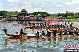 海峡两岸龙舟赛在厦门开赛图片