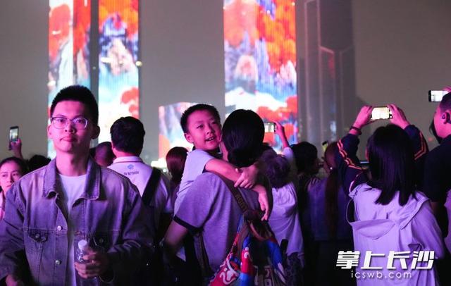 秋风送爽 夜游湘江 | 组图