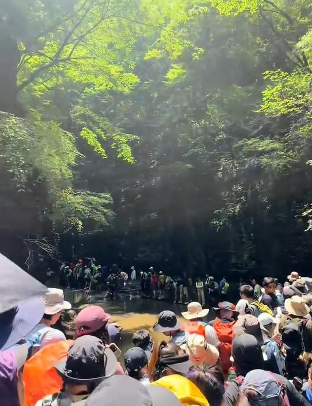 堵到“无法动弹”的南太行“一线天”徒步线路临时封闭，当地提醒：汛期河流水位上涨，近期请勿前往