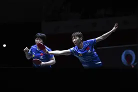 （体育）乒乓球——世乒赛：王曼昱/蒯曼晋级女双八强图片
