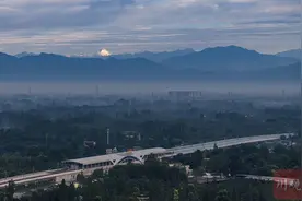 C视觉丨今晨，成都推窗见雪山！图片
