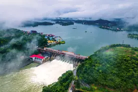 镜观中国·新华社国内新闻照片一周精选丨湖南水府庙水库开启闸门泄洪（10）图片