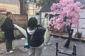 东湖樱园带火附近摄影工作室，营业额增长三至四倍，店主：我们是樱花季的直接受益者图片