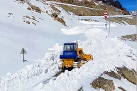 独库公路乌苏段清雪工作有序推进 计划6月前完成图片