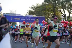 2024黄埔马拉松鸣枪！2万名国内外选手激情开跑图片