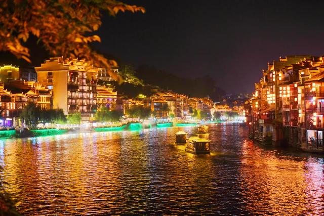以水润文 以文促旅——镇远古城掀起暑期旅游热潮