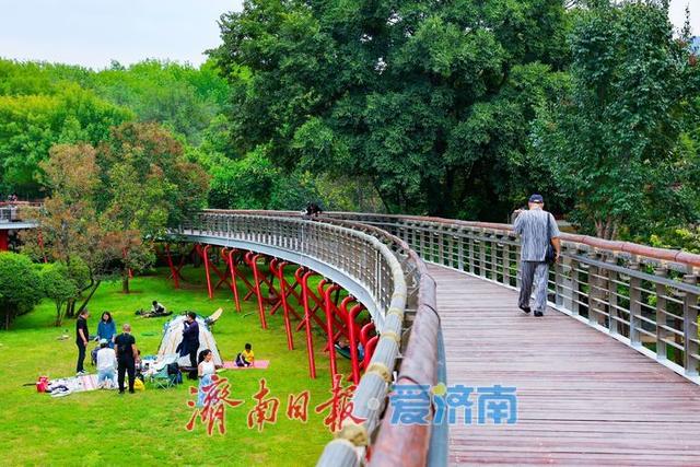 一年四季 泉在济南丨微风不燥秋意浓，泉城公园开启市民休闲露营模式