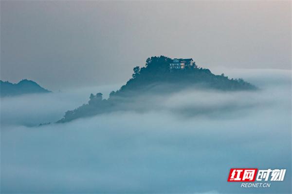 湖南洪江区：云端之上，定格云海日出的诗意画卷