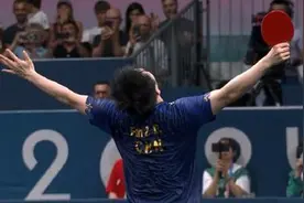 网友吐槽国乒队员穿的李宁“龙服”吸汗性差，客服：这款没有图片