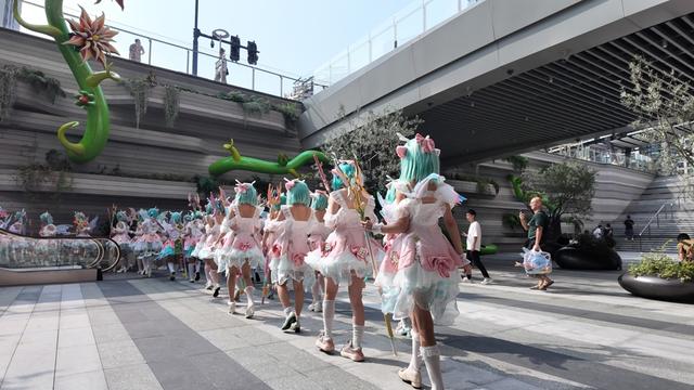 当“大白兔”换上唐装，徐汇滨江飘来甜蜜“月文化”