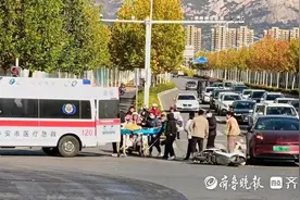 情报站|泰安凤凰路附近一电动车与私家车相撞，伤者已送医图片