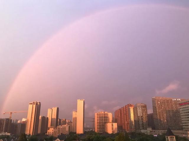 超多美图刷爆朋友圈！北京雨后出现壮美双彩虹奇观