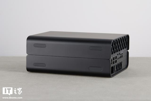 惠普 Z2 Mini G1a 迷你 AI 工作站图赏：横竖都能放，小巧又时尚