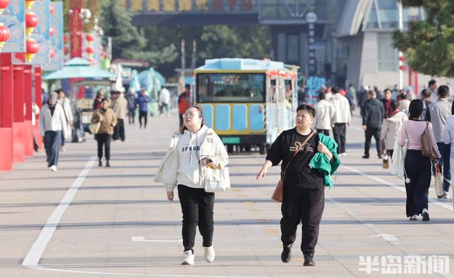 午后暖阳，海边散步