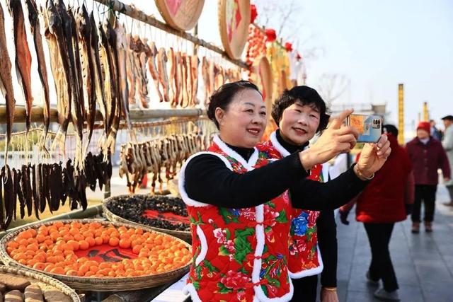 烟火气十足！江西万安“晒冬”火出圈啦……