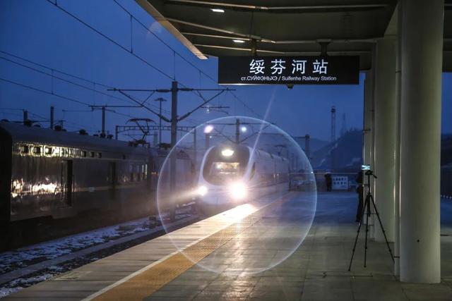 人气爆棚！这座“火车拉来的城市”，火了