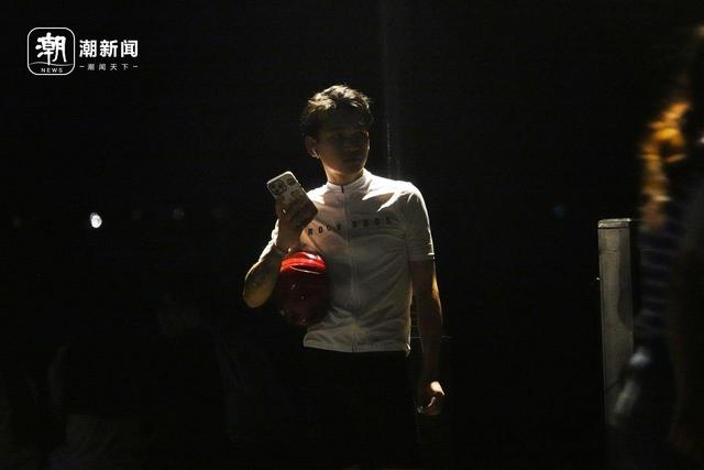 刚下班的代驾、骑行等日出的年轻人，“凌晨四点的西湖”为什么火