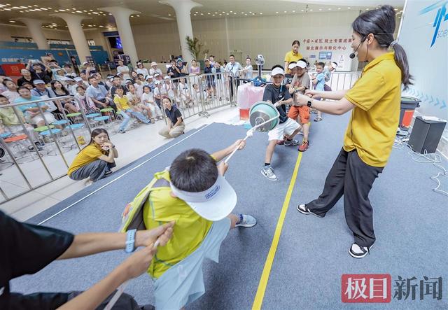 武汉“科技游”暑期持续升温，日均万余人打卡湖北科技馆
