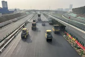 武汉绕城高速“四改八”冲刺年内建成图片