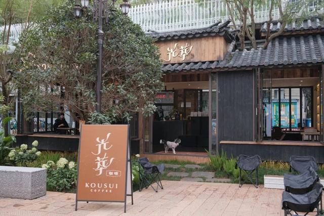 昆明最新网红打卡点！木质窗棂配拿铁香，翠湖边百年老街→浪漫咖啡长廊，拍照攻略来了！