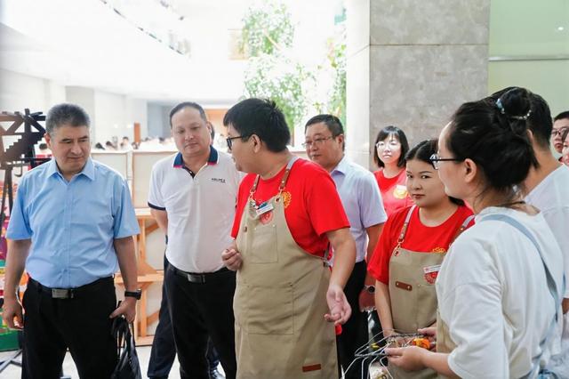 陈学东院士为2025荆楚新教师讲授《人形机器人及具身智能》