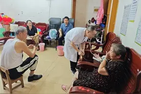 织牢一张“医保网”为民护航“三周全”湖南衡阳县医保“一网三全”工作法护航 乡村振兴图片