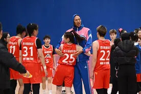 四川女篮晋级季后赛八强 主教练帕登：“最大的对手是自己”图片