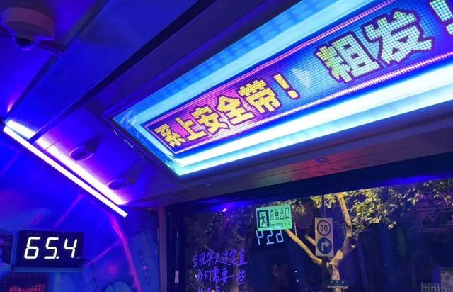 红遍网络的过山车升级版来了，本周五，“西湖夜游观光巴士”即将发车