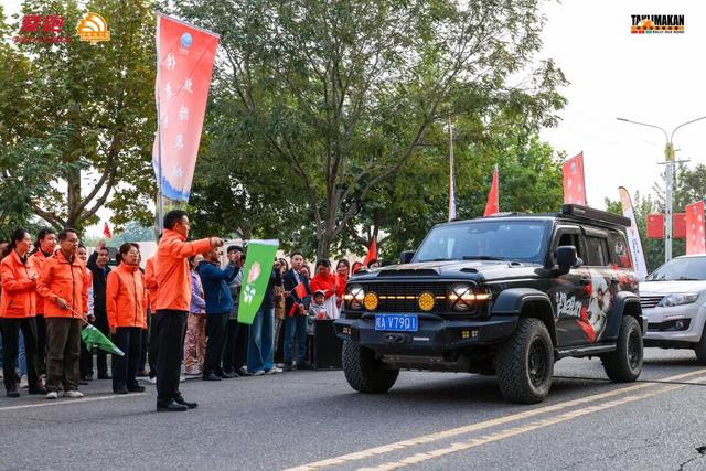 2025中国环塔丝路集结赛暨阿克苏跨境旅游发车仪式在乌什县举行