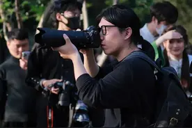 从长发及腰变寸头，大三男生圆梦！网友点赞：真帅图片