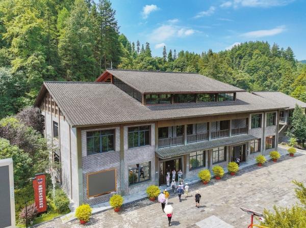 村里有个馆⑳丨陈列馆里的时光答卷——遇见十八洞的过往与新程